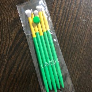 Lavish makeup brushes